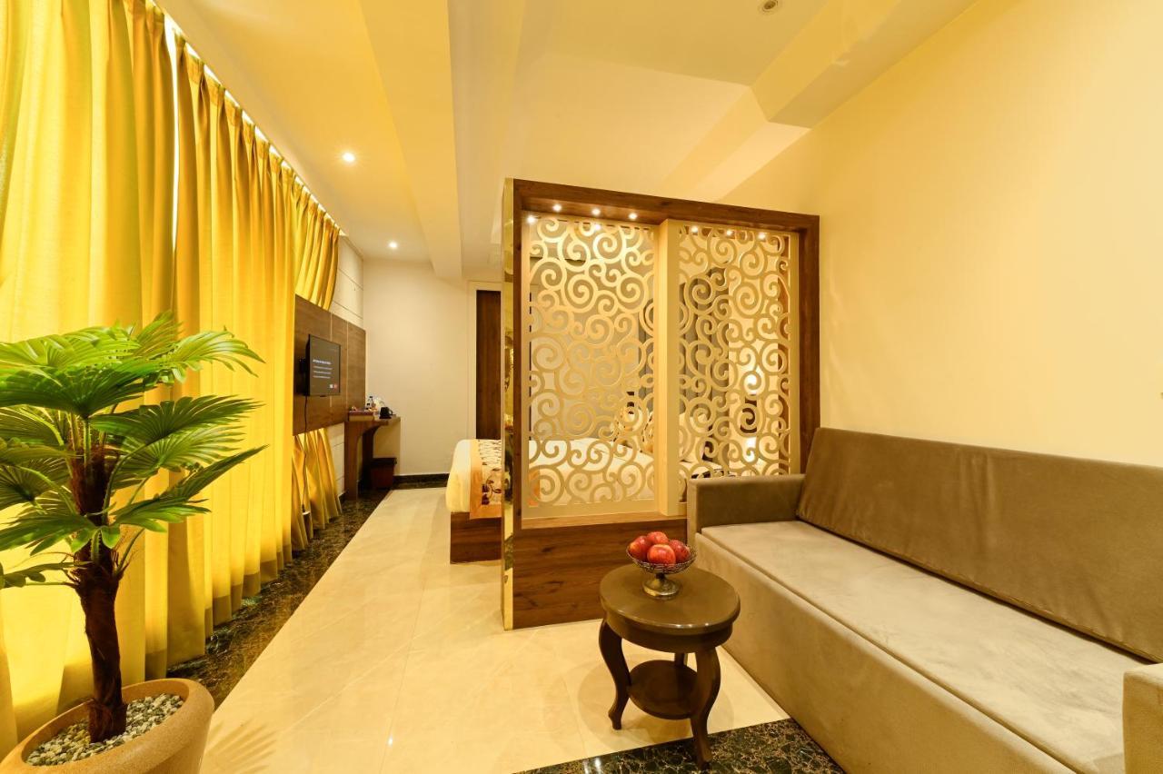 Hotel Avalon Palms Agra Agra  Exteriör bild