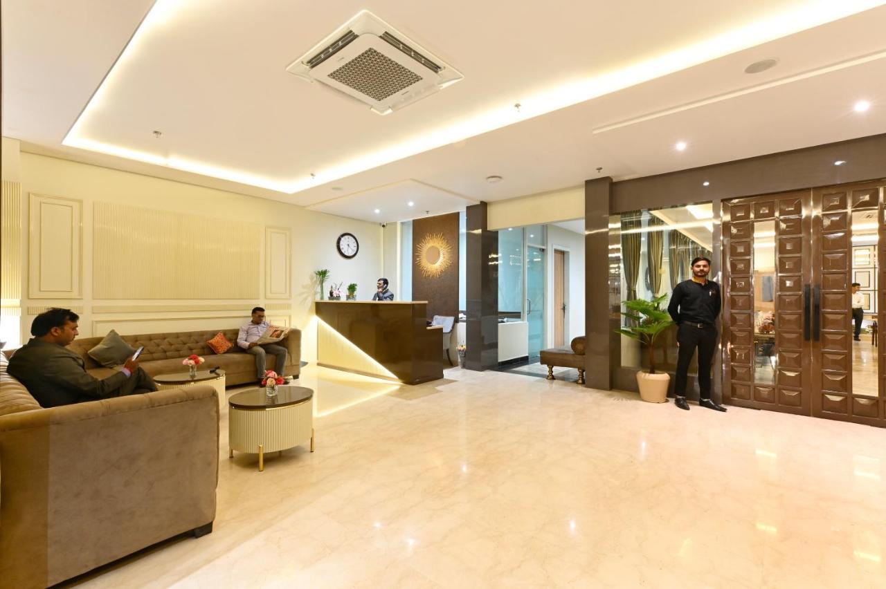 Hotel Avalon Palms Agra Agra  Exteriör bild