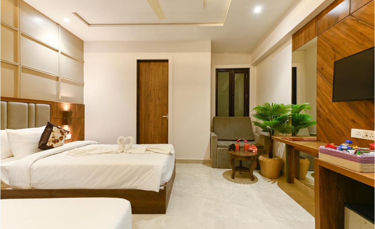 Hotel Avalon Palms Agra Agra  Exteriör bild