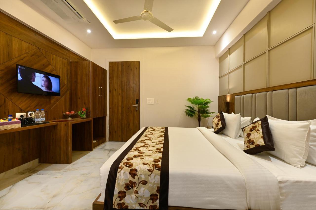 Hotel Avalon Palms Agra Agra  Exteriör bild