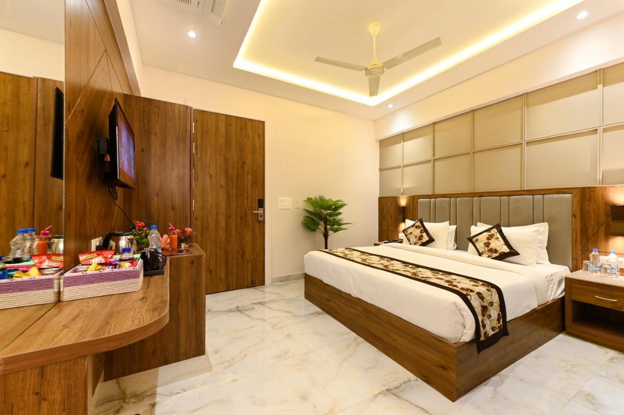 Hotel Avalon Palms Agra Agra  Exteriör bild