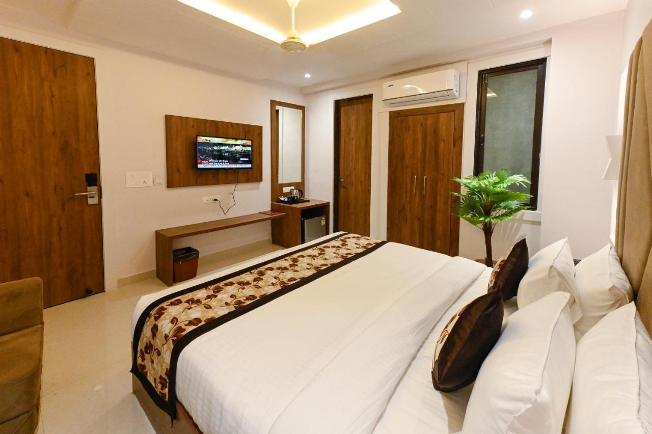 Hotel Avalon Palms Agra Agra  Exteriör bild