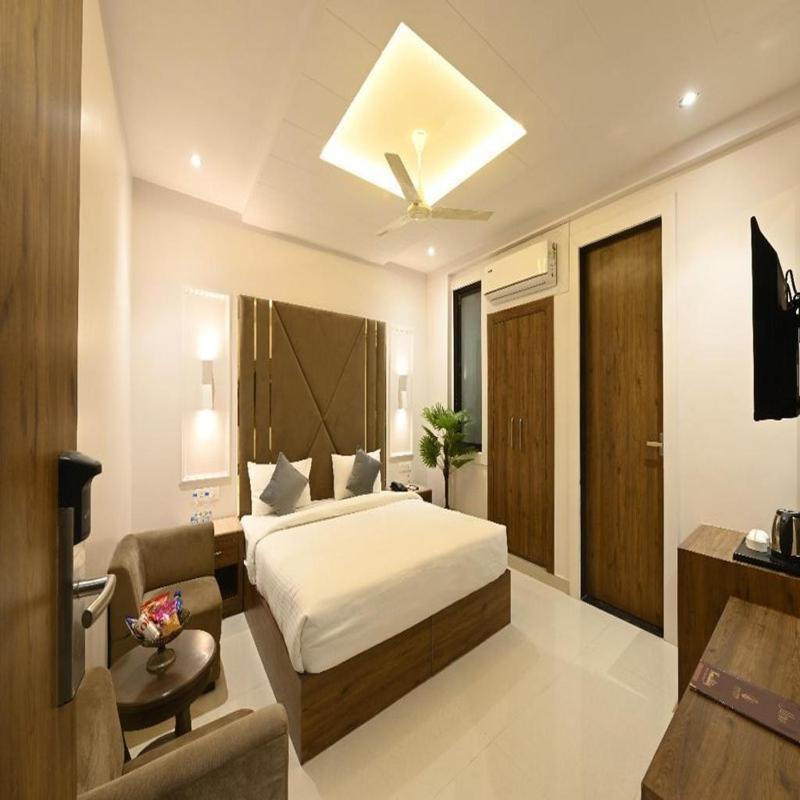 Hotel Avalon Palms Agra Agra  Exteriör bild