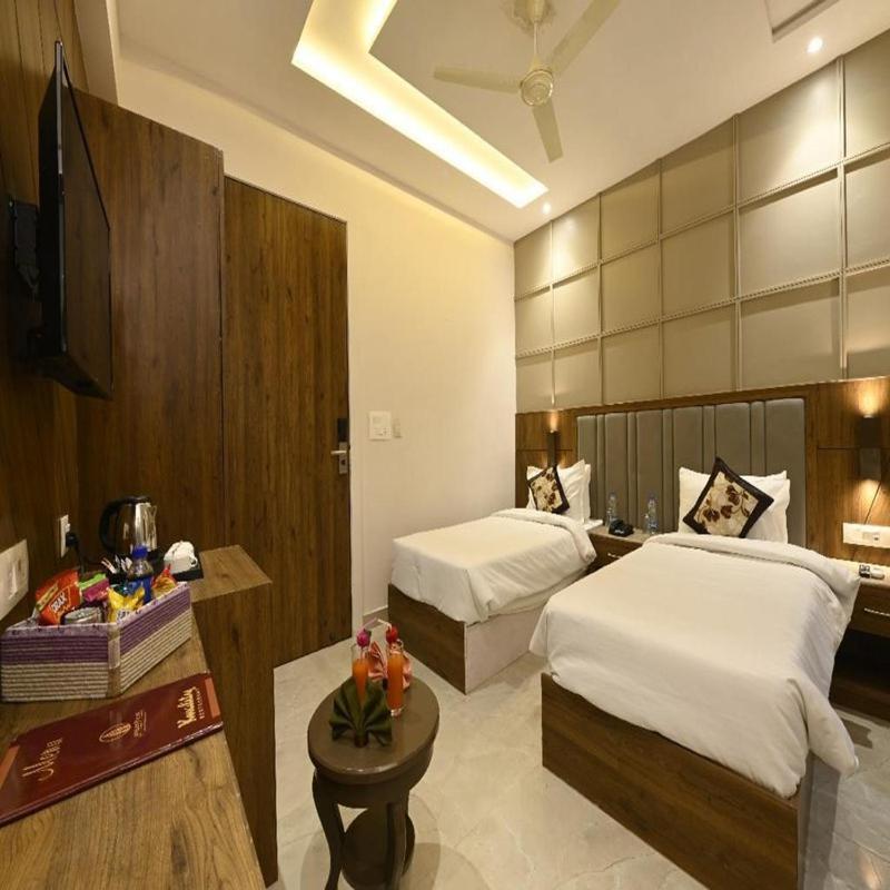 Hotel Avalon Palms Agra Agra  Exteriör bild