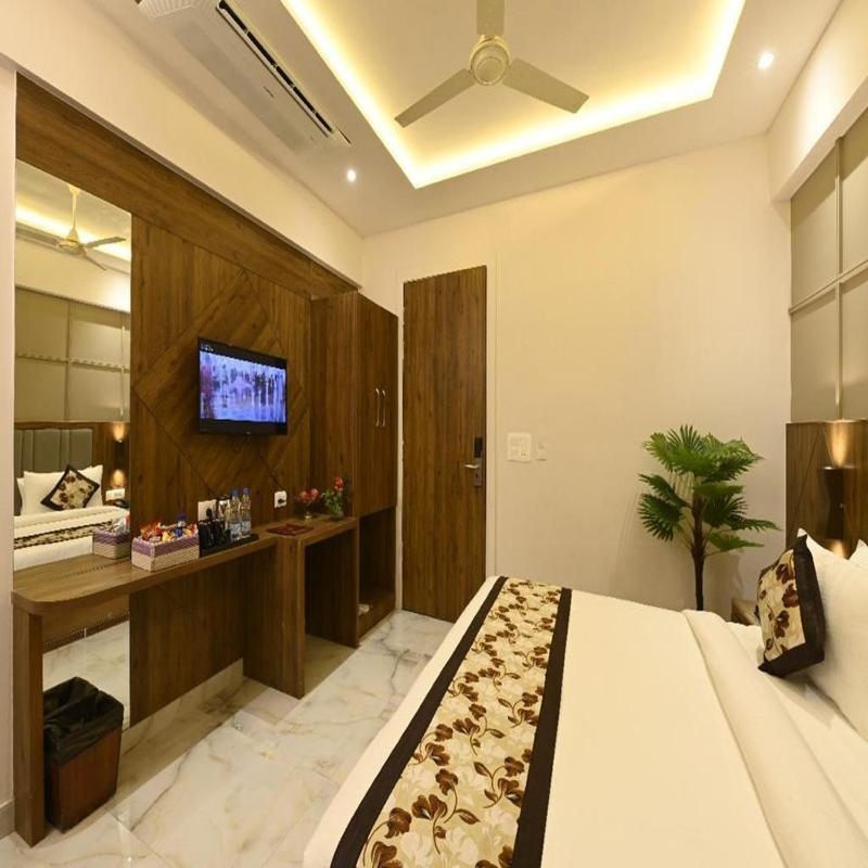 Hotel Avalon Palms Agra Agra  Exteriör bild